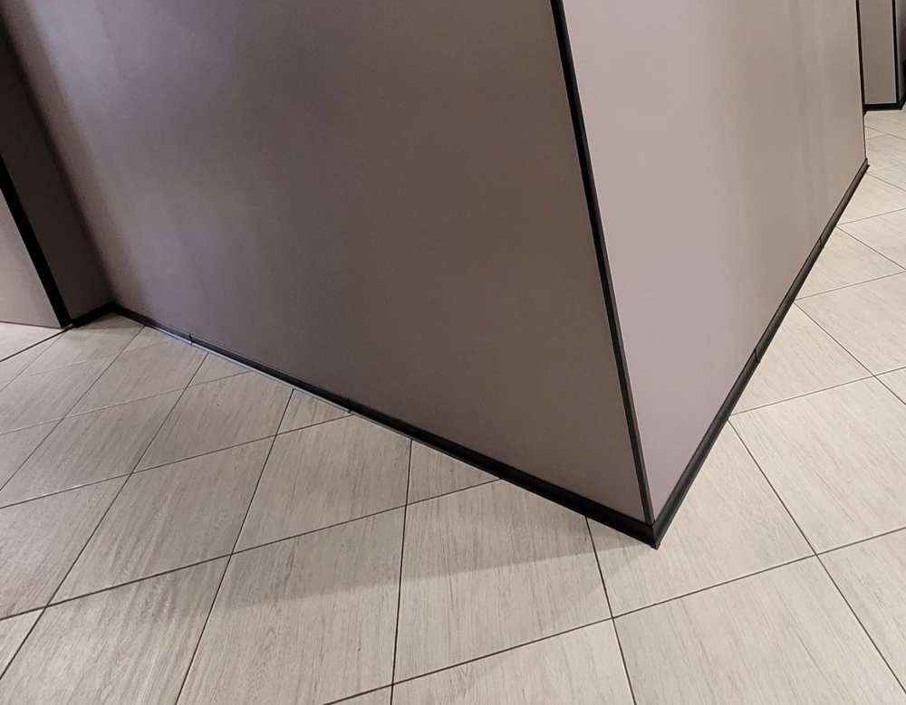 Плинтус алюминиевый Волшебная палочка 100 мм 3,0 м Чёрный матовый