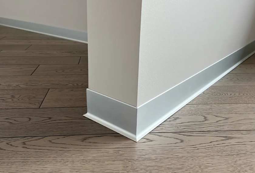 Плинтус алюминиевый 80 мм ПЛ-80 серебро/мат муар 3м.