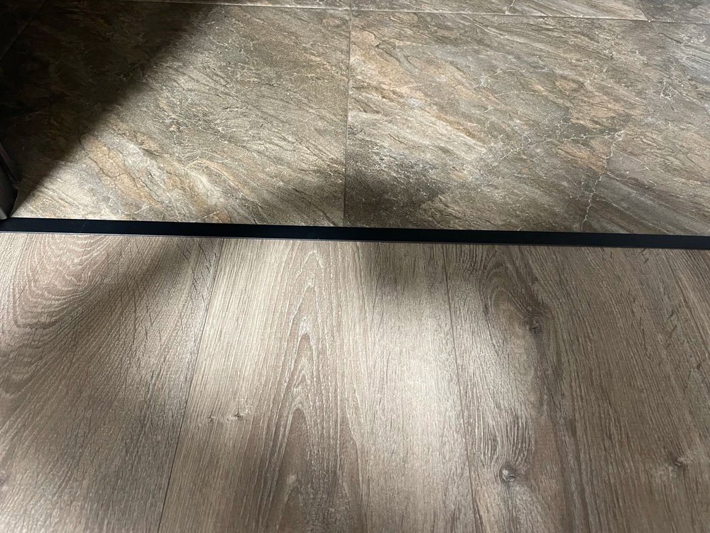 PV101-42 Профиль T-образный плоский Муар Черный 10мм х 2.7м