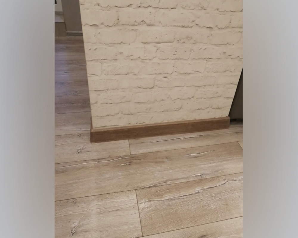 Плинтус ПВХ Волшебная палочка 70мм Home 2,2м 7018