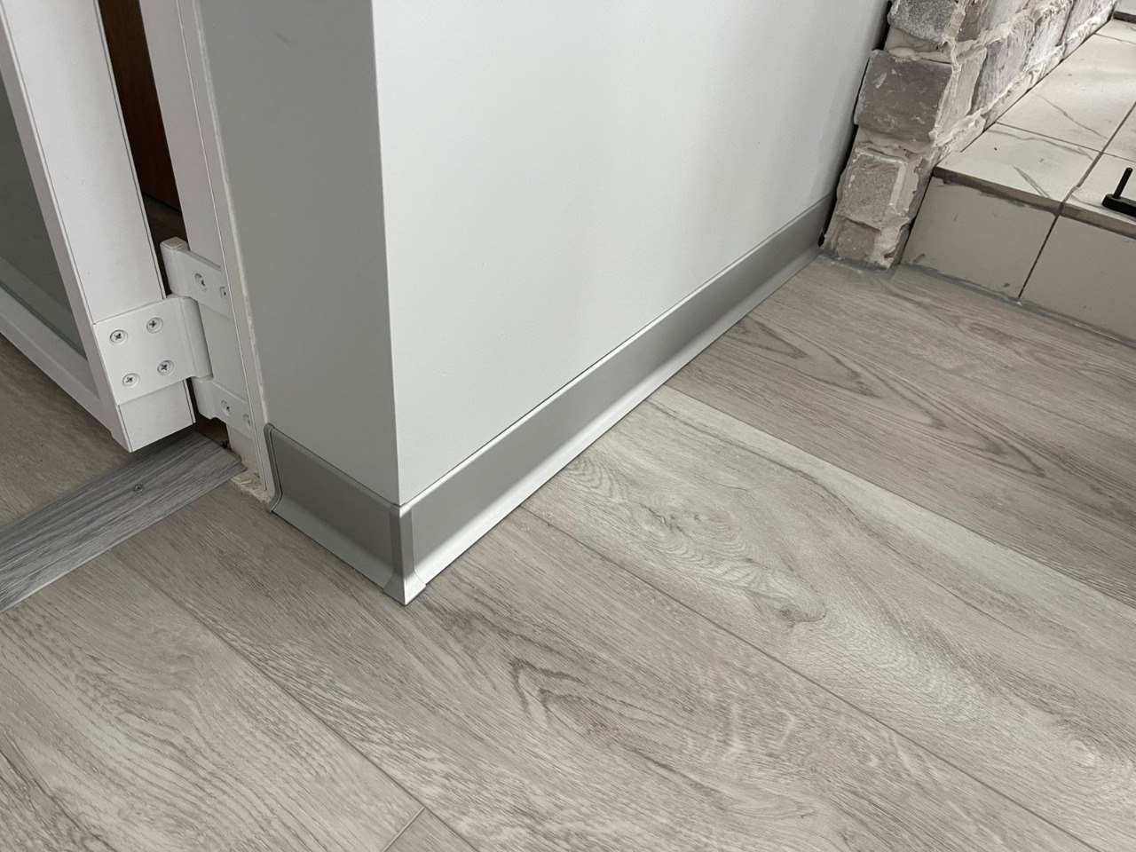 Плинтус алюминиевый Волшебная палочка 100 мм 3,0 м Серебро матовое