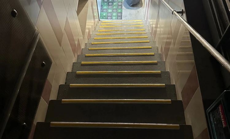 Порог угловой ПУ 07.2700.202л Золото