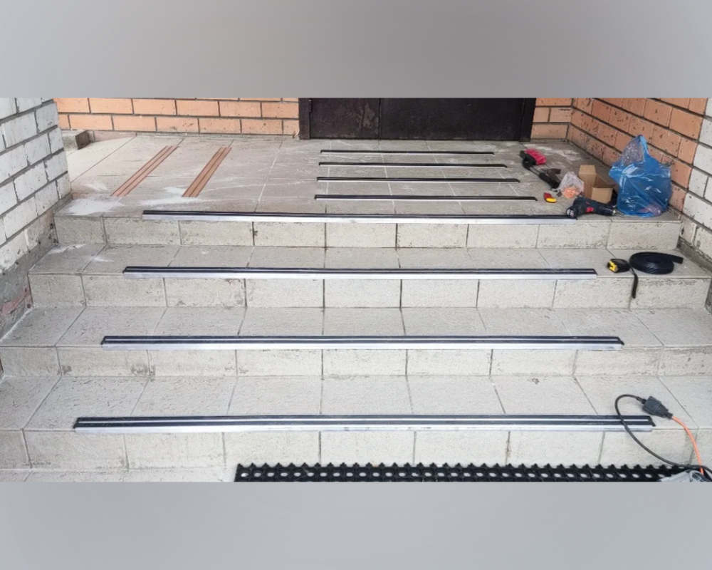 Порог одноуровневый ПС 08.900.15 Черный