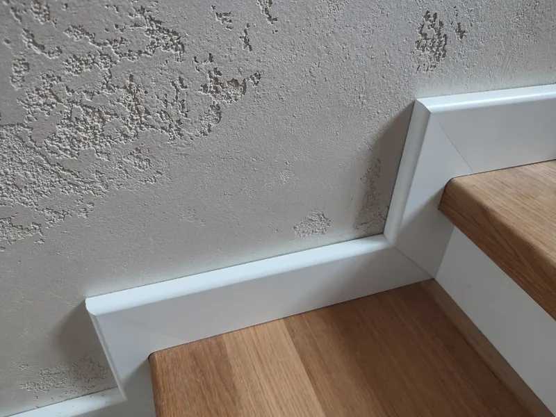 Плинтус МДФ Волшебная палочка 81402 81мм 2,4м. Окрашенная. NCS 1002Y50R