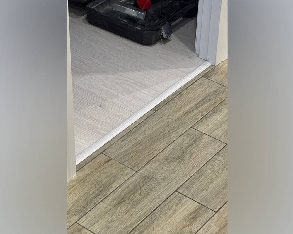 Самоклеящийся порог ЛС 35.1800.4045 Сосна северная