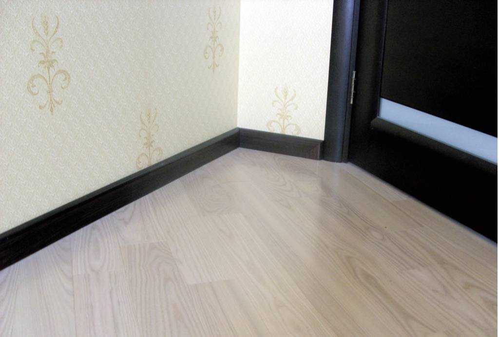 Плинтус МДФ Лука Пл 100-1МДФ.2700.Point line 24052 Дуб бомонт