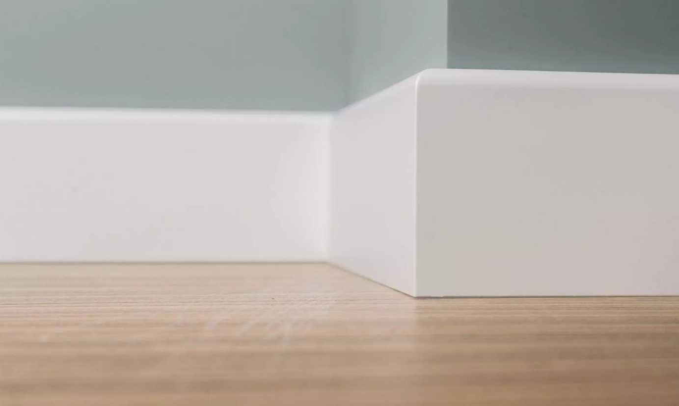 Плинтус МДФ Волшебная палочка 81402 81мм 2,4м. Окрашенная. NCS 1002Y50R