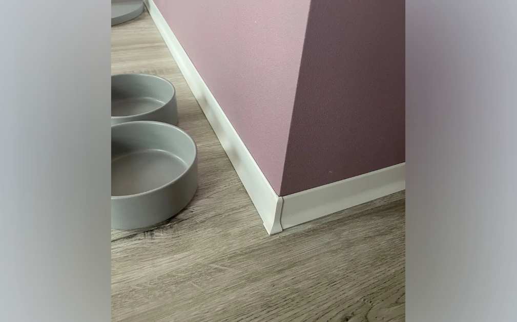 Плинтус алюминиевый 80 мм ПЛ-80 белый муар 3м.