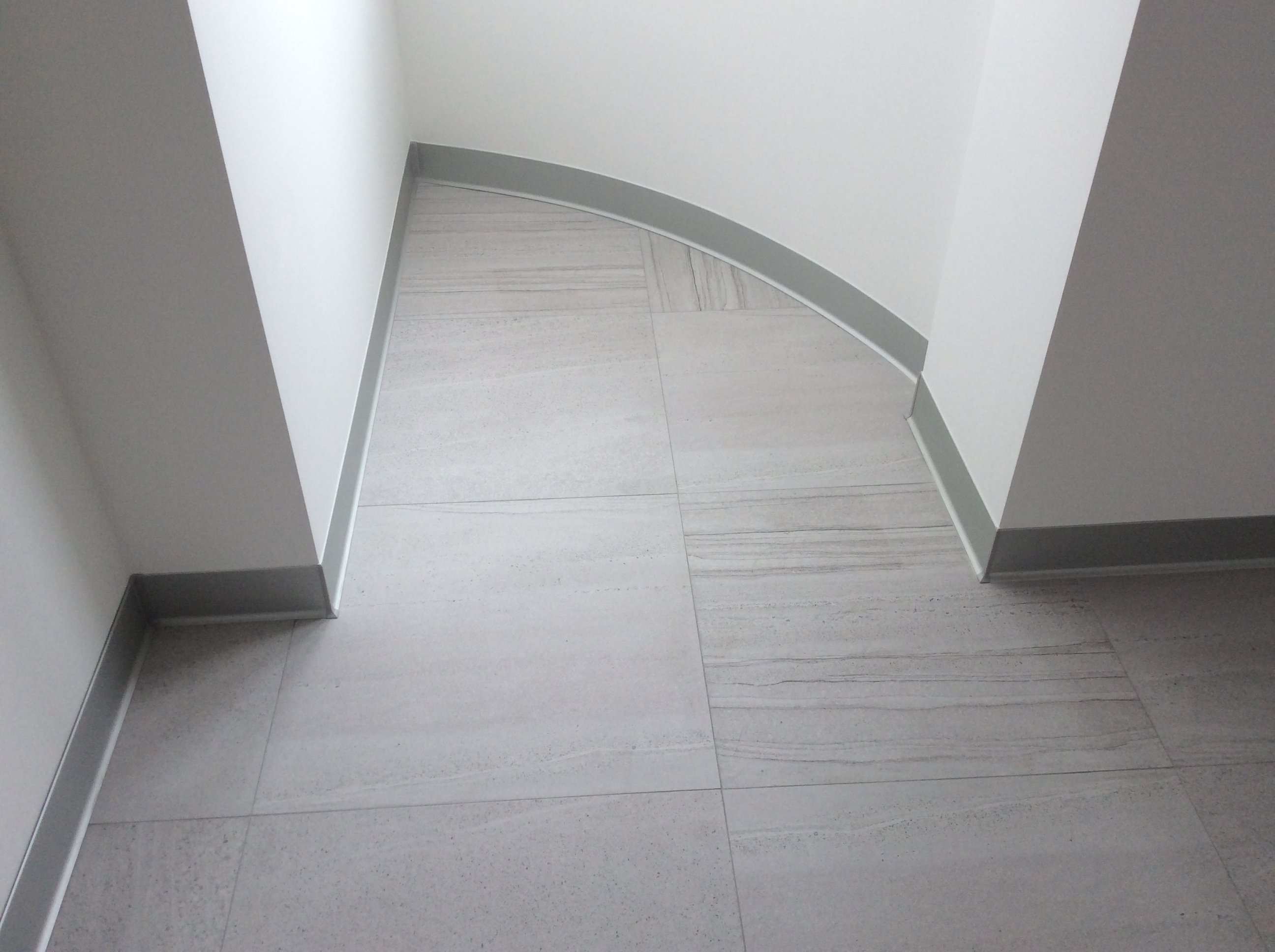 Плинтус алюминиевый Пл 80.2500.01лк Серебро