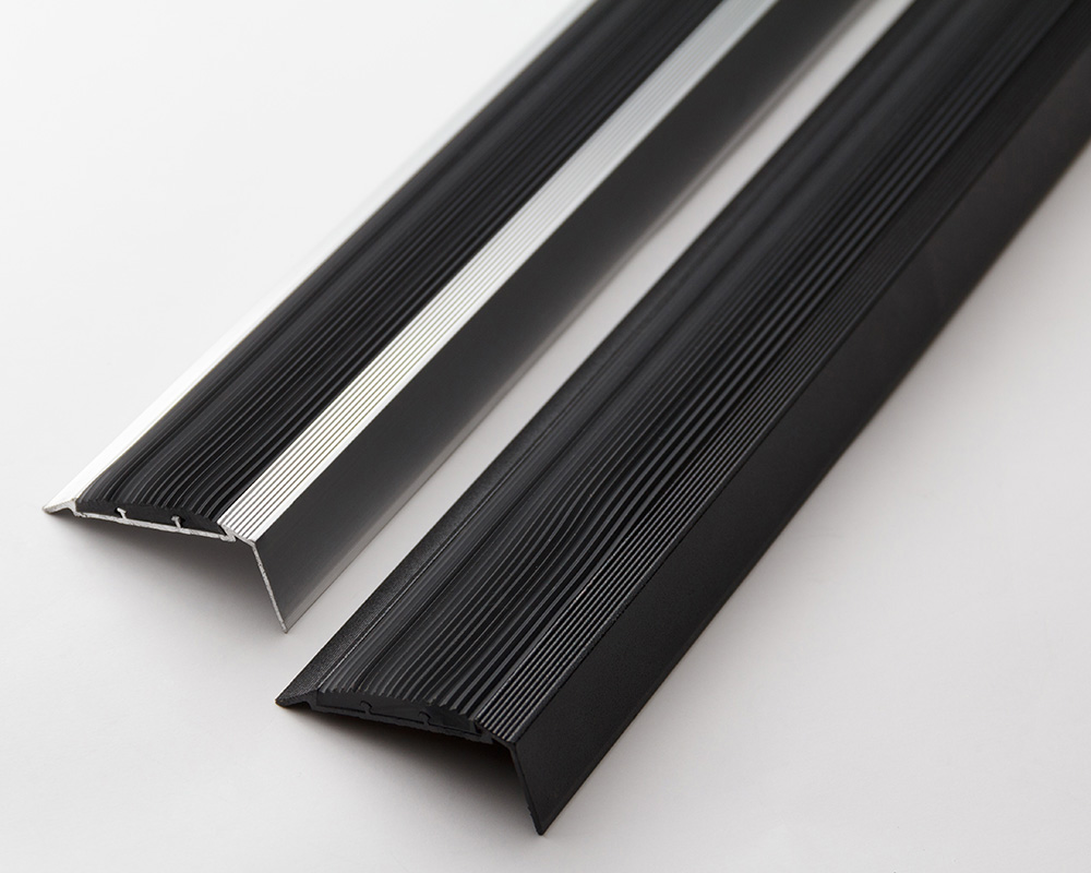 Порог угловой ПУ 70.2700.202л Золото