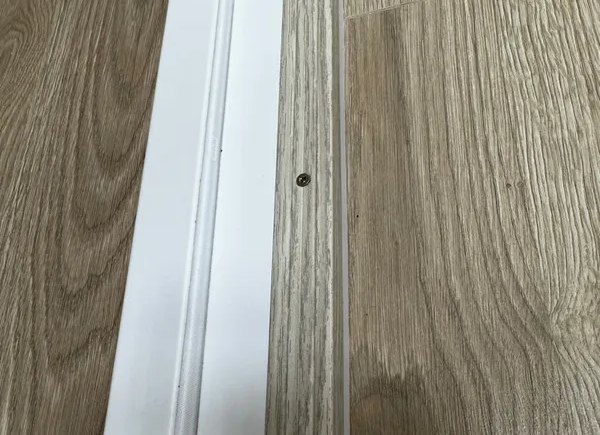 Порог угловой ПУ 05.900.088 Орех