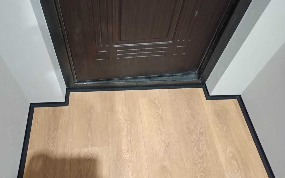 Антиплинтус Апл 02.2700.15. Черный