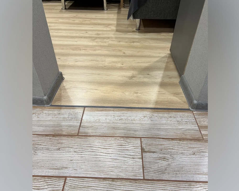 Порог одноуровневый ЛС 10.2700.256 Бетон темный