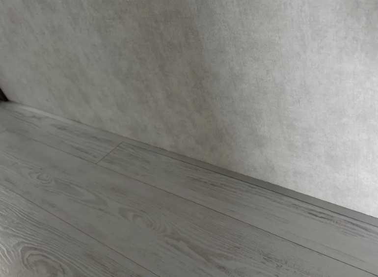 Микроплинтус AL16X5-01 16х6х2000мм Серебро матовое