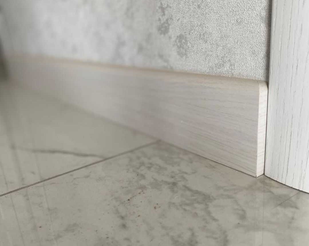 Плинтус МДФ Лука Пл 100-1МДФ.2700.Point line 24055 Ривьера нью