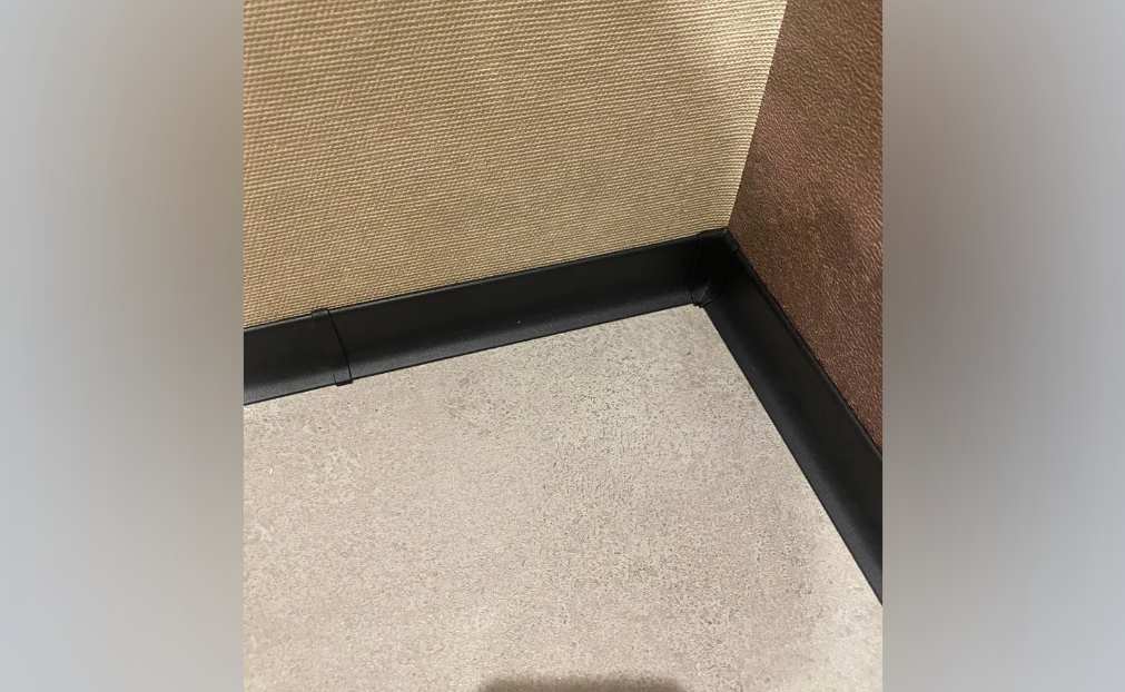 Плинтус алюминиевый Волшебная палочка 100 мм 3,0 м Чёрный матовый