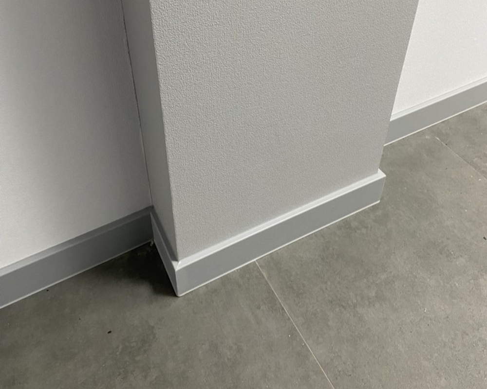 Плинтус ХДФ Dollken Cubu Flex Life 80мм х 2,5 м 1012 Светло-серый