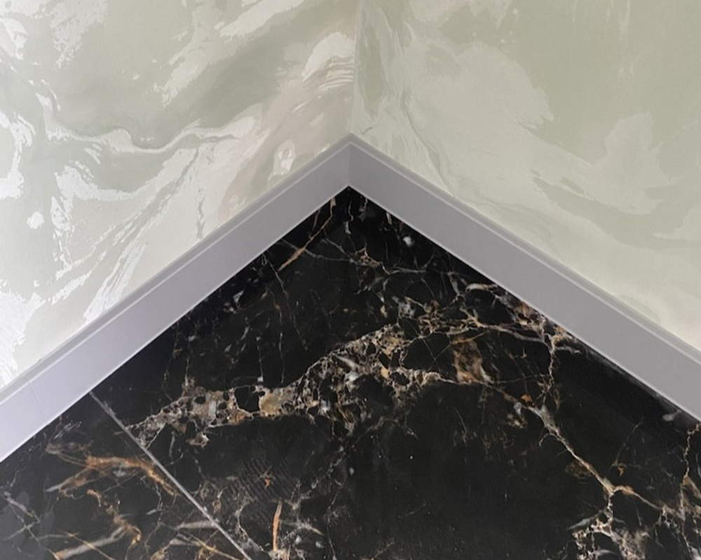 Плинтус ХДФ Dollken Cubu Flex Life 80мм х 2,5 м 1012 Светло-серый