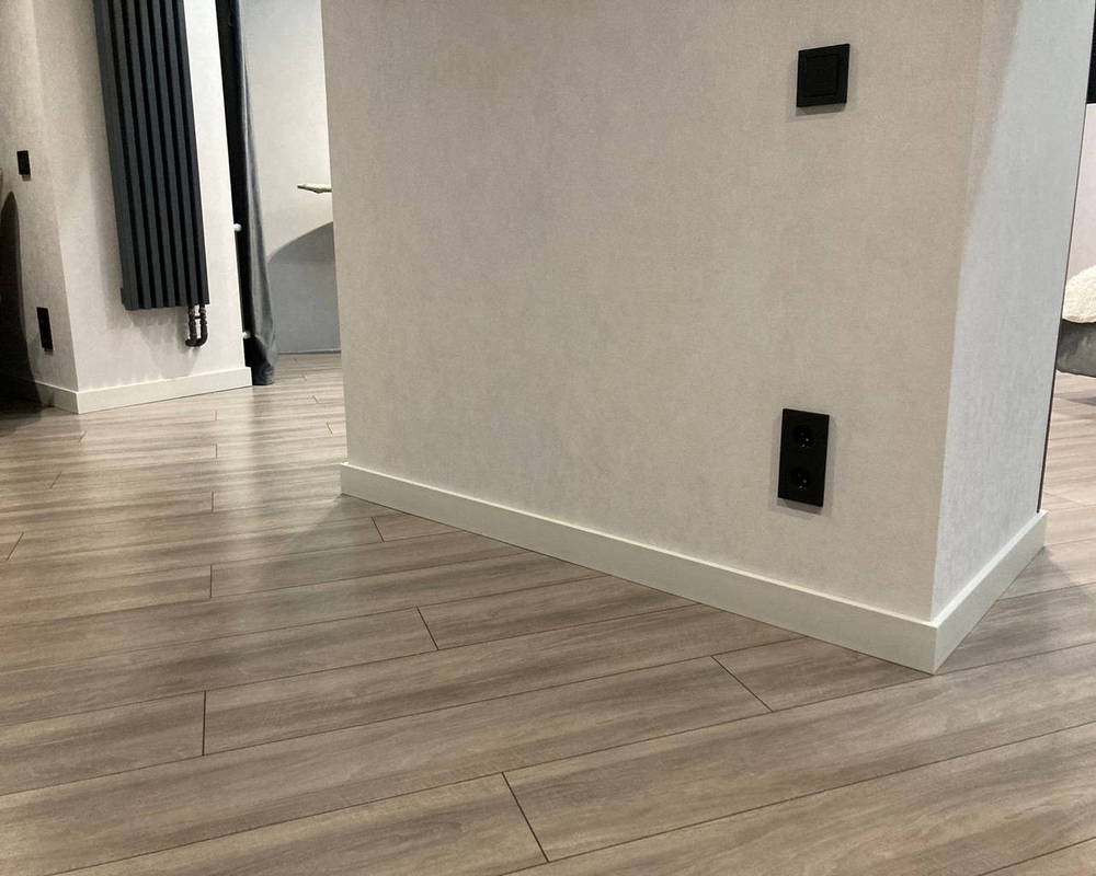 Плинтус СОЛИД 1 UHD 15/90CL 2,0 м Белый c LED рассеивателем