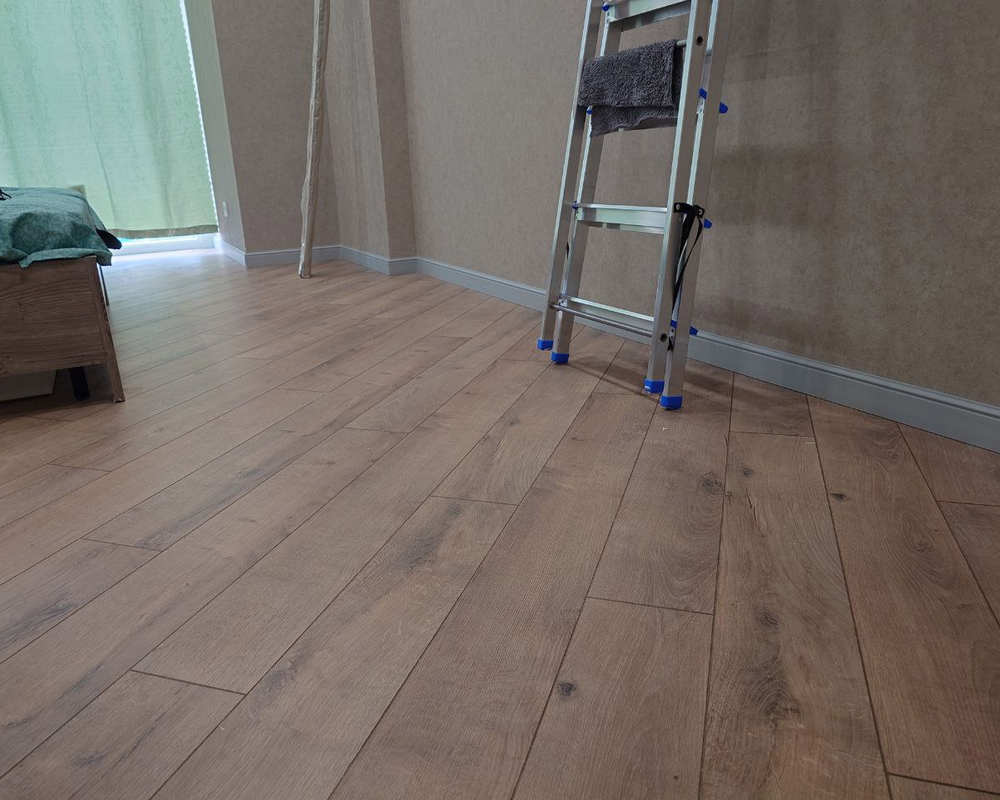 Плинтус из полистирола высокой плотности NMC Wallstyl FL1 Белый