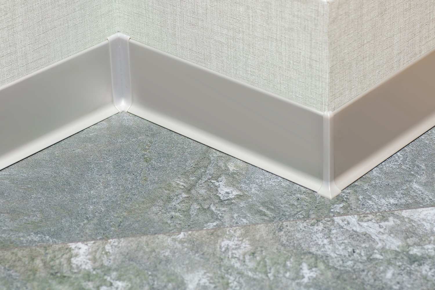 Плинтус алюминиевый Волшебная палочка 60 мм 3,0 м Серебро матовое