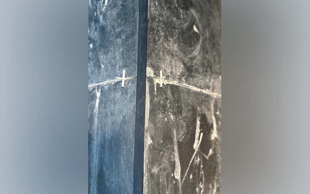 Профиль окантовочный Genesis ESA 100.435 10 х 2500 мм Темный гранит